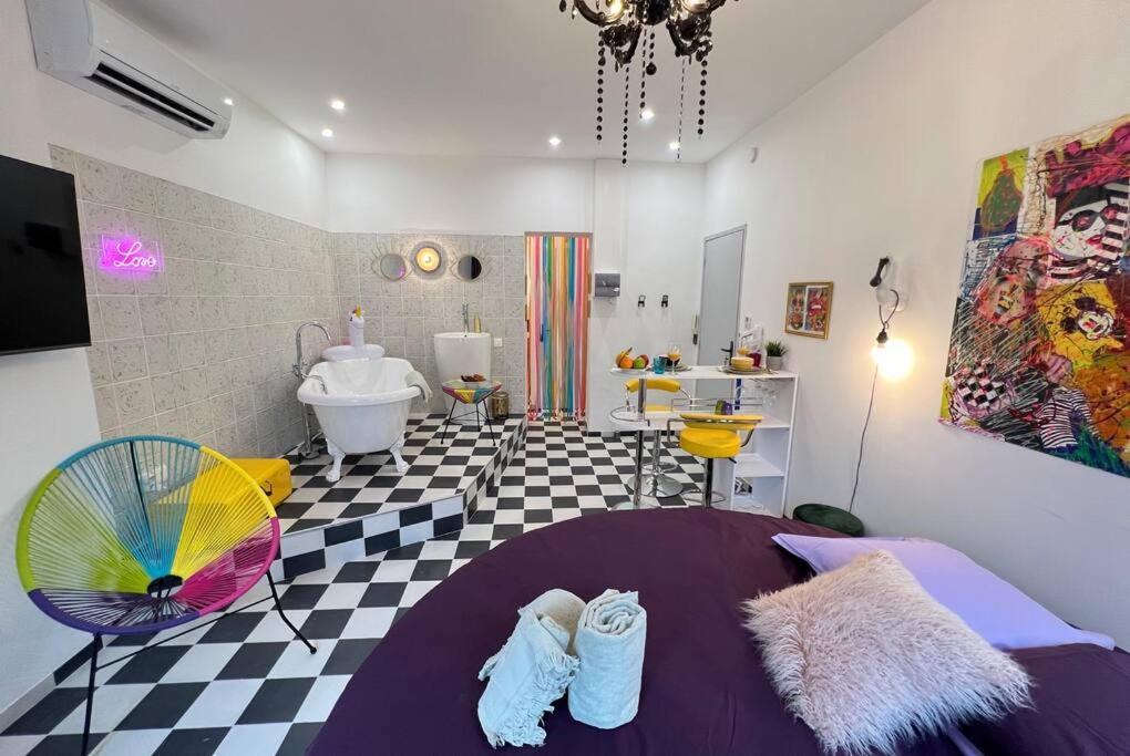 La Popart - Baignoire - Lit Rond Appartement Marseille